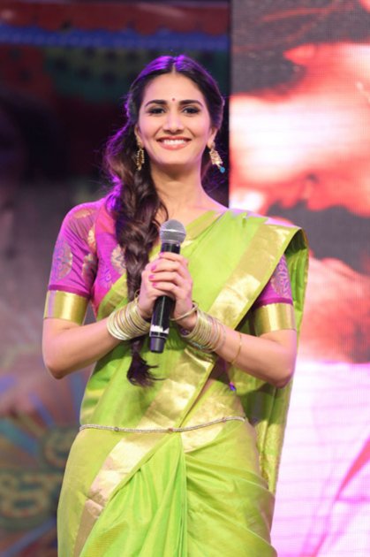 Vani-Kapoor-at-Aaha-Kalyanam-Audio-Launch